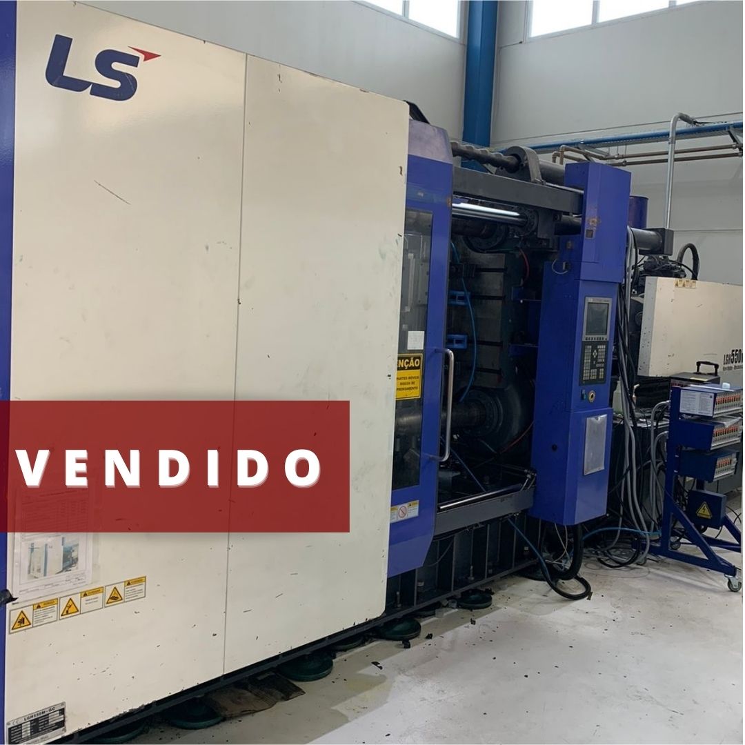 INJETORA DE PLASTICO LS MACHINERY MODELO LGH550M - GC 550 TON